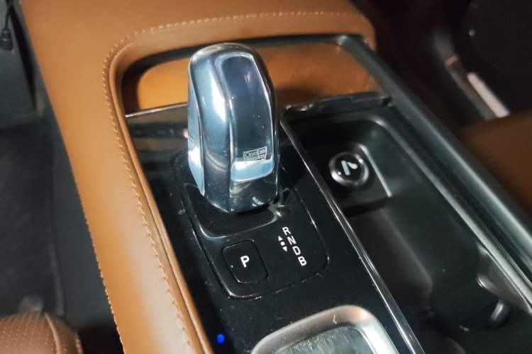 Used Volvo XC90 New Energy 2018 E-Drive Hybrid T8 Prestige 7-Seater Gear Lever