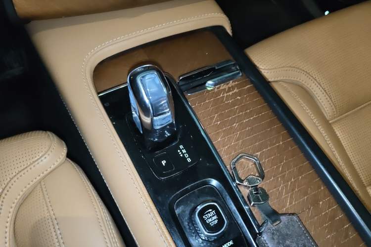 Used Volvo XC90 New Energy 2018 E-Drive Hybrid T8 Prestige 7-Seater Gear Lever