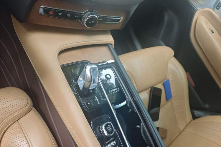 Used Volvo XC90 New Energy 2018 E-Drive Hybrid T8 Prestige 7-Seater Gear Lever