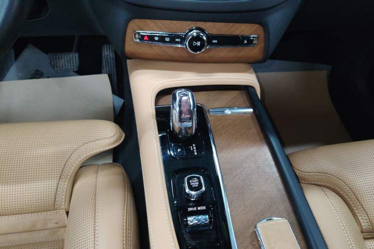 Used Volvo XC90 New Energy 2018 E-Drive Hybrid T8 Prestige 7-Seater Gear Lever