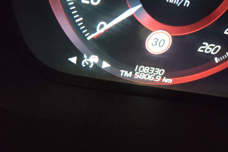 Used Volvo XC90 New Energy 2018 E-Drive Hybrid T8 Prestige 7-Seater Odometer Close Up