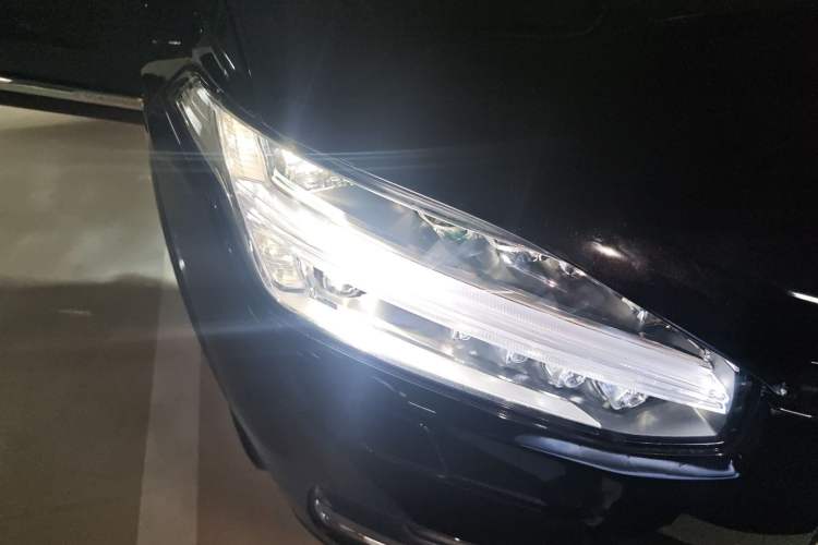 Used Volvo XC90 New Energy 2018 E-Drive Hybrid T8 Prestige 7-Seater Right Front Headlight