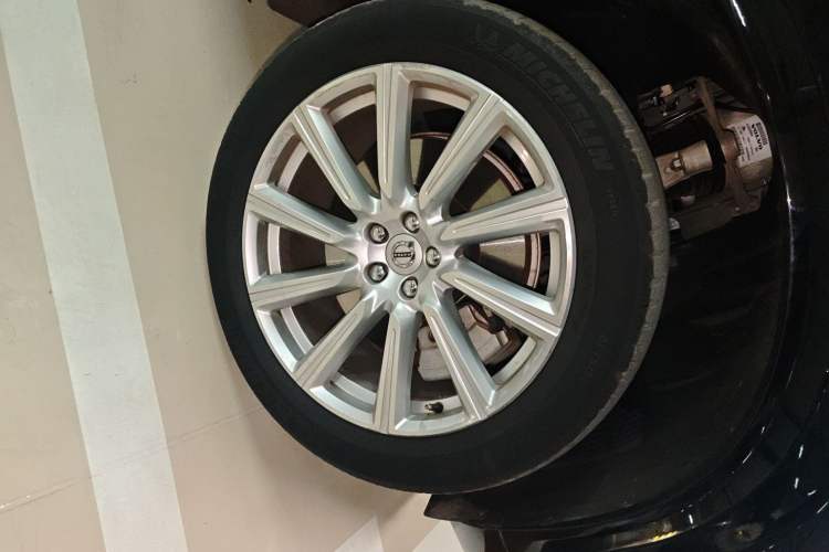Used Volvo XC90 New Energy 2018 E-Drive Hybrid T8 Prestige 7-Seater Right Front Wheel Hub