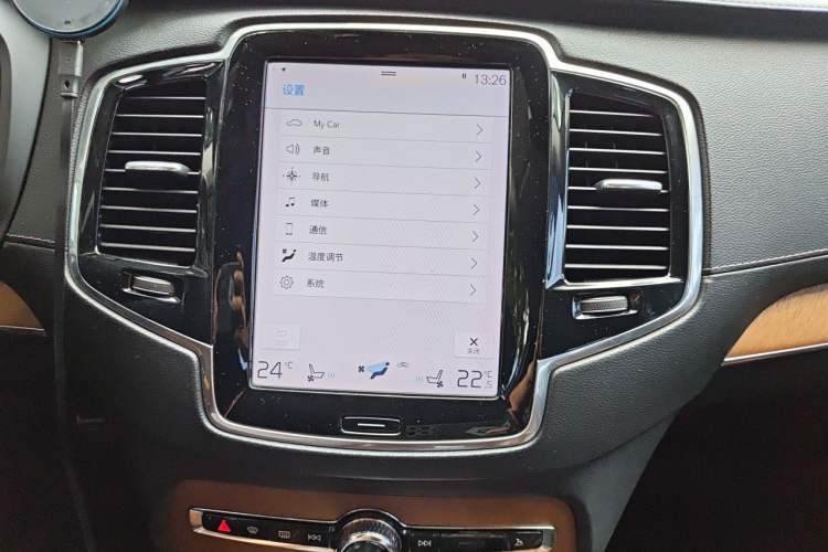 Used Volvo XC90 New Energy 2018 E-Drive Hybrid T8 Prestige 7-Seater Audio And AC Panel
