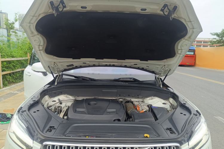 Used Volvo XC90 New Energy 2018 E-Drive Hybrid T8 Prestige 7-Seater Engine Bay