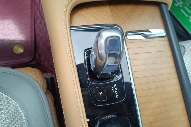 Used Volvo XC90 New Energy 2018 E-Drive Hybrid T8 Prestige 7-Seater Gear Lever