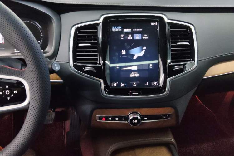 Used Volvo XC90 New Energy 2019 E-Drive Hybrid T8 Prestige 7-Seater China VI Standard Audio And AC Panel