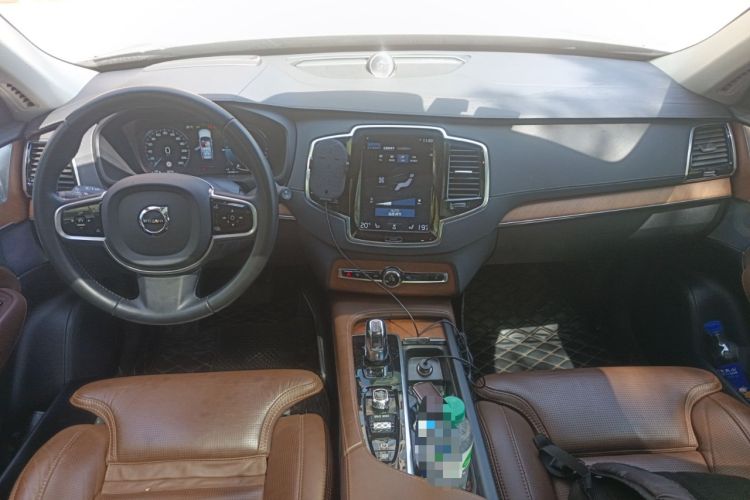 Used Volvo XC90 New Energy 2019 E-Drive Hybrid T8 Prestige 7-Seater China VI Standard Center Console