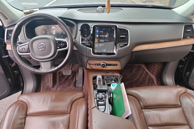 Used Volvo XC90 New Energy 2019 E-Drive Hybrid T8 Prestige 7-Seater China VI Standard Center Console