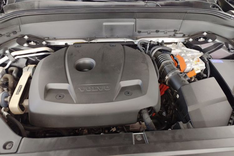 Used Volvo XC90 New Energy 2019 E-Drive Hybrid T8 Prestige 7-Seater China VI Standard Engine Bay