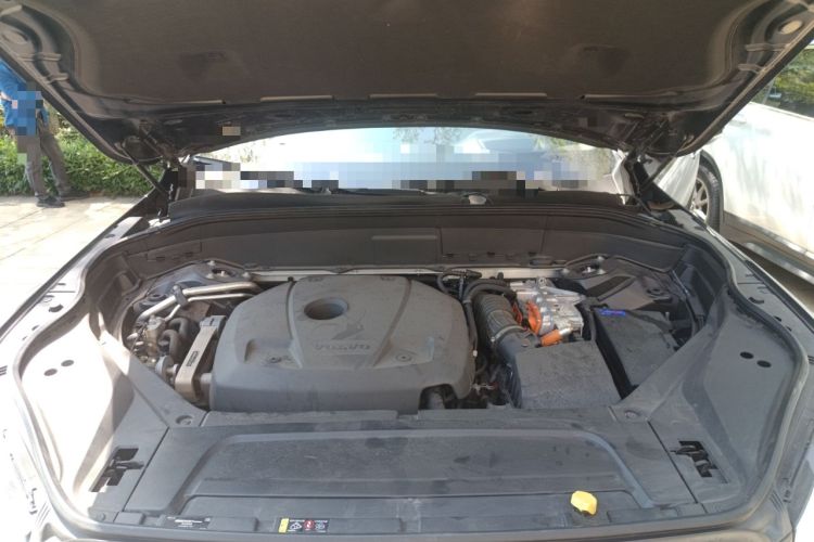Used Volvo XC90 New Energy 2019 E-Drive Hybrid T8 Prestige 7-Seater China VI Standard Engine Bay