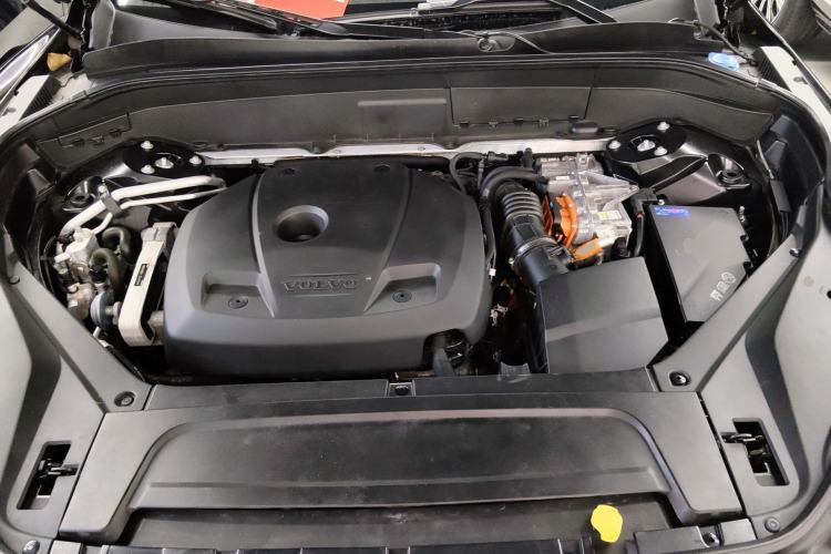 Used Volvo XC90 New Energy 2019 E-Drive Hybrid T8 Prestige 7-Seater China VI Standard Engine Bay