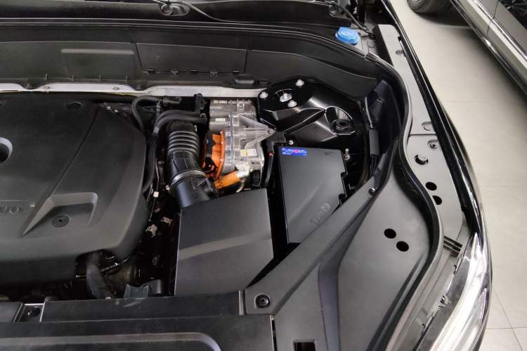 Used Volvo XC90 New Energy 2019 E-Drive Hybrid T8 Prestige 7-Seater China VI Standard Engine Bay Left
