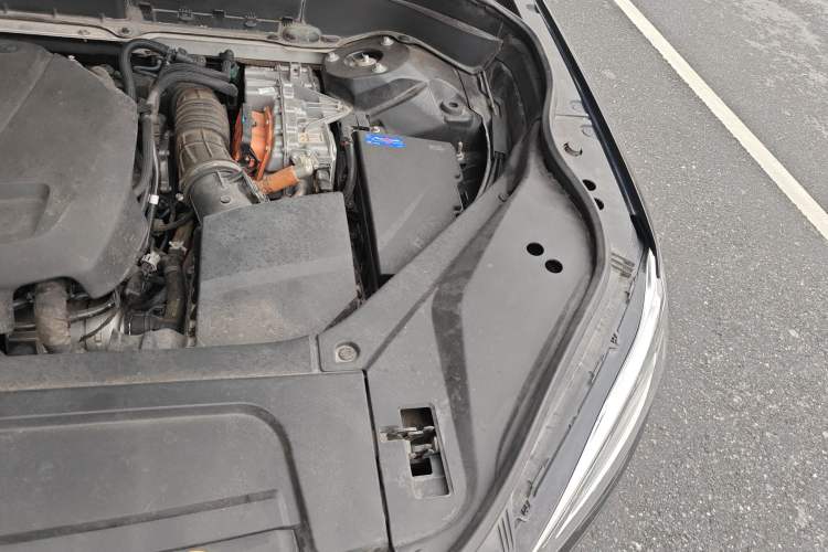 Used Volvo XC90 New Energy 2019 E-Drive Hybrid T8 Prestige 7-Seater China VI Standard Engine Bay Left