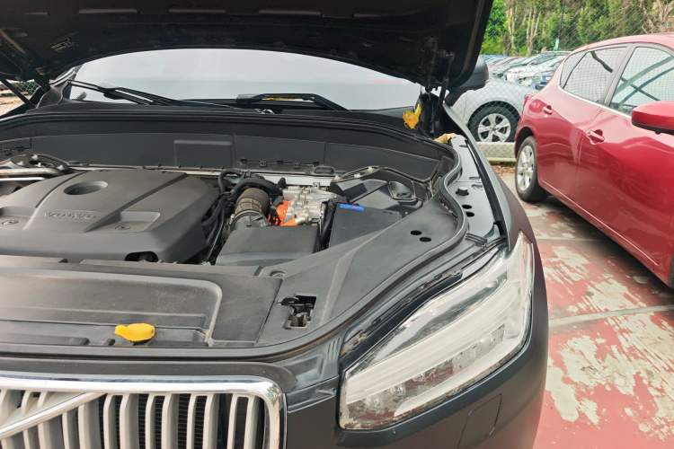 Used Volvo XC90 New Energy 2019 E-Drive Hybrid T8 Luxury Edition 7-Seater China V Standard Engine Bay Left