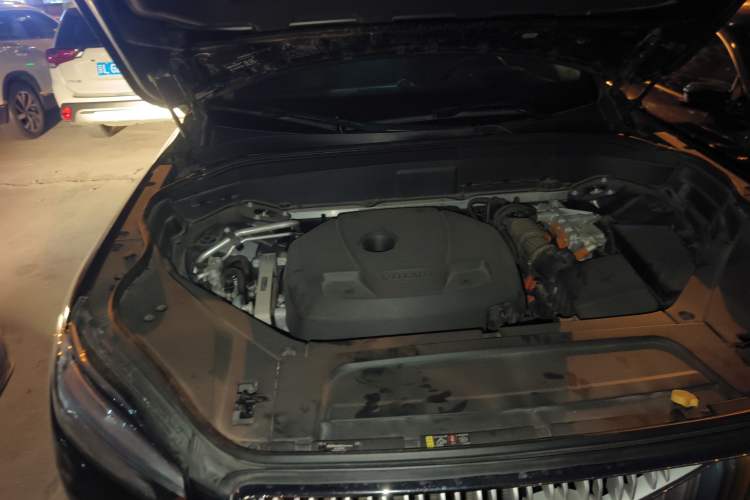 Used Volvo XC90 New Energy 2019 E-Drive Hybrid T8 Luxury Edition 7-Seater China V Standard Engine Bay Right