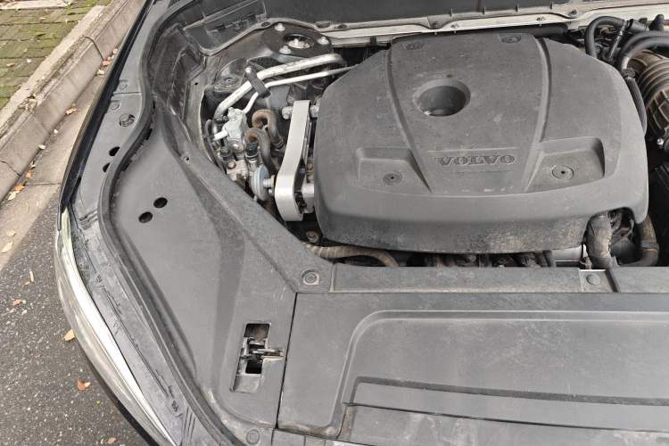 Used Volvo XC90 New Energy 2019 E-Drive Hybrid T8 Prestige 7-Seater China VI Standard Engine Bay Right