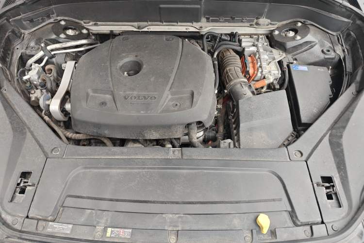 Used Volvo XC90 New Energy 2019 E-Drive Hybrid T8 Prestige 7-Seater China VI Standard Engine Bay