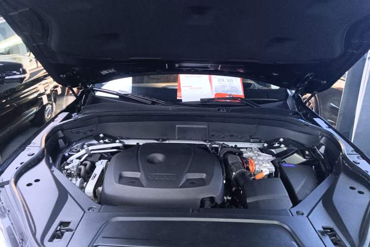 Used Volvo XC90 New Energy 2019 E-Drive Hybrid T8 Luxury Edition 7-Seater China V Standard Engine Bay