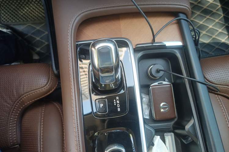 Used Volvo XC90 New Energy 2019 E-Drive Hybrid T8 Prestige 7-Seater China VI Standard Gear Lever