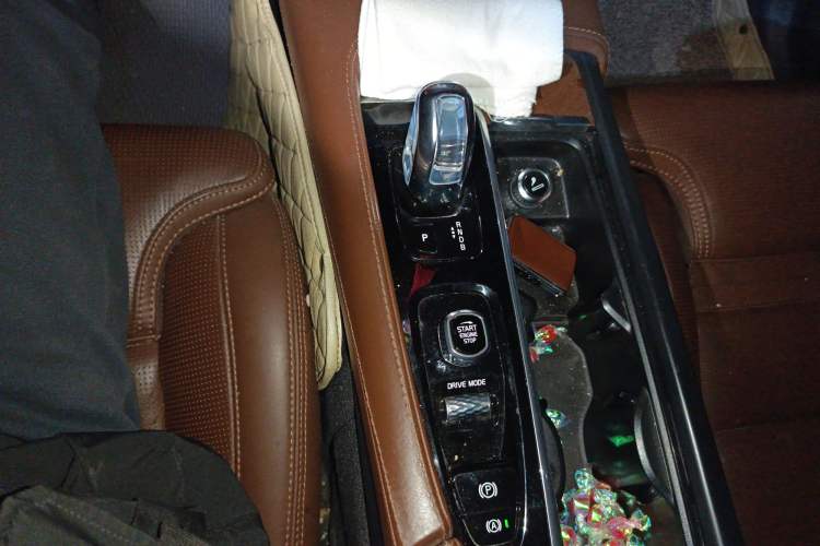 Used Volvo XC90 New Energy 2019 E-Drive Hybrid T8 Prestige 7-Seater China VI Standard Gear Lever