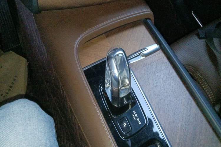 Used Volvo XC90 New Energy 2019 E-Drive Hybrid T8 Luxury Edition 7-Seater China V Standard Gear Lever