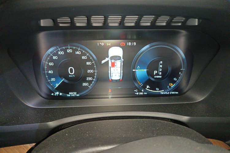 Used Volvo XC90 New Energy 2019 E-Drive Hybrid T8 Prestige 7-Seater China VI Standard Instrument Cluster