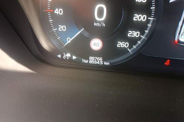 Used Volvo XC90 New Energy 2019 E-Drive Hybrid T8 Prestige 7-Seater China VI Standard Odometer Close Up