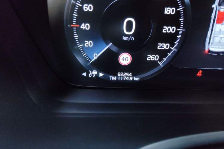 Used Volvo XC90 New Energy 2019 E-Drive Hybrid T8 Prestige 7-Seater China VI Standard Odometer Close Up