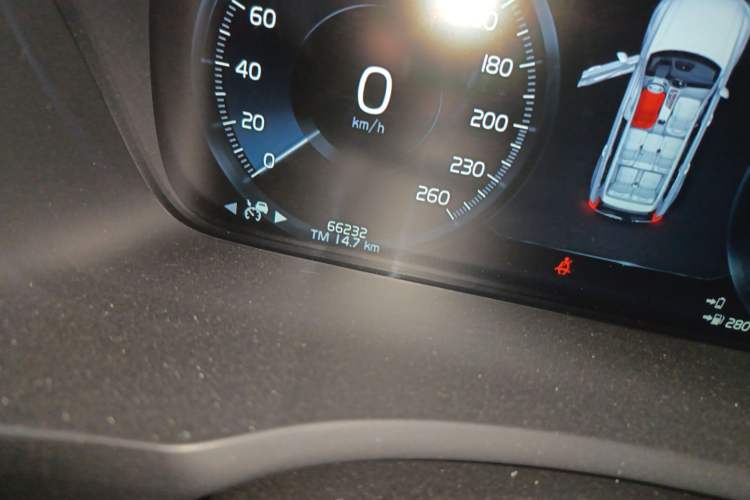 Used Volvo XC90 New Energy 2019 E-Drive Hybrid T8 Prestige 7-Seater China VI Standard Odometer Close Up