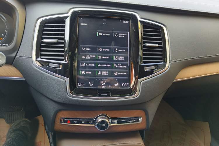 Used Volvo XC90 New Energy 2019 E-Drive Hybrid T8 Prestige 7-Seater China VI Standard Audio And AC Panel