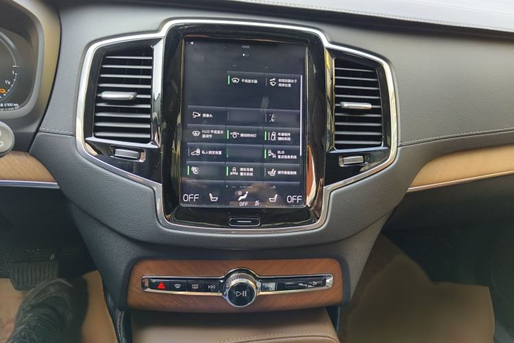 Used Volvo XC90 New Energy 2019 E-Drive Hybrid T8 Prestige 7-Seater China VI Standard Audio And AC Panel