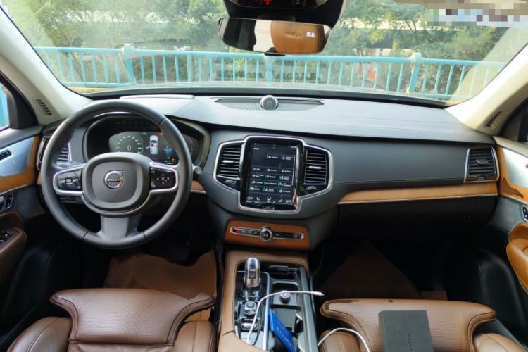Used Volvo XC90 New Energy 2019 E-Drive Hybrid T8 Prestige 7-Seater China VI Standard Center Console