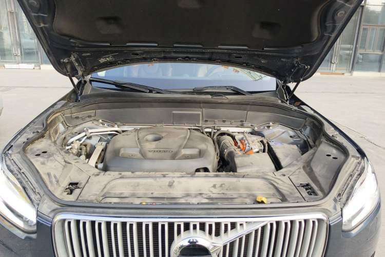 Used Volvo XC90 New Energy 2019 E-Drive Hybrid T8 Prestige 7-Seater China VI Standard Engine Bay