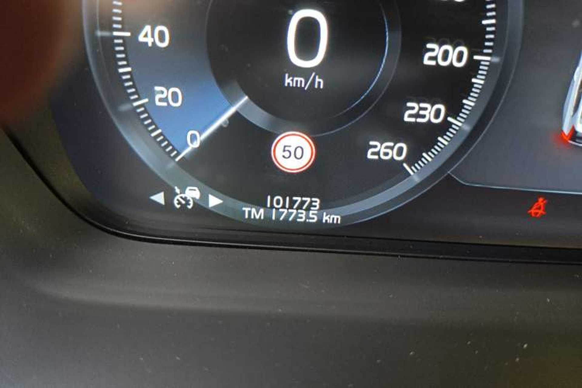 Used Volvo XC90 New Energy 2019 E-Drive Hybrid T8 Prestige 7-Seater China VI Standard Odometer Close Up