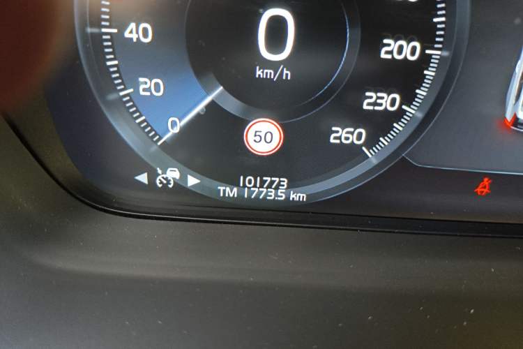 Used Volvo XC90 New Energy 2019 E-Drive Hybrid T8 Prestige 7-Seater China VI Standard Odometer Close Up