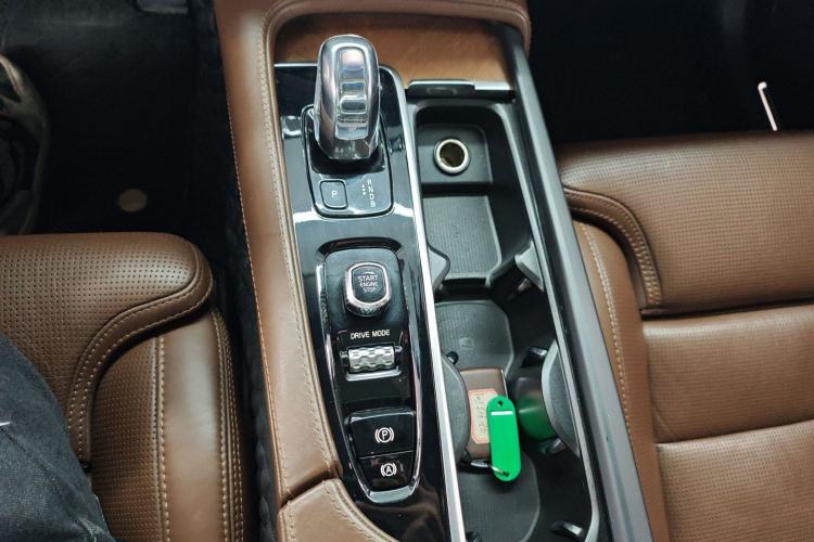 Used Volvo XC90 New Energy 2019 E-Drive Hybrid T8 Luxury Edition 7-Seater China V Standard Gear Lever