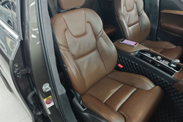 Used Volvo XC90 New Energy 2019 E-Drive Hybrid T8 Luxury Edition 7-Seater China V Standard Right Front Seat