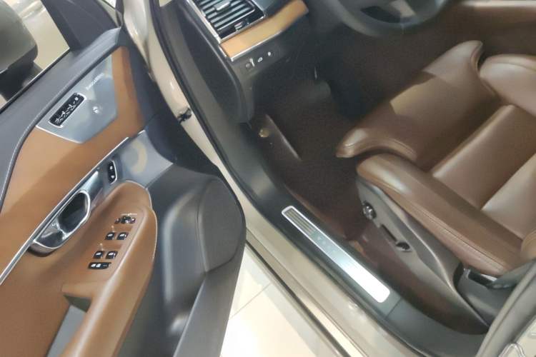 Used Volvo XC90 New Energy 2019 E-Drive Hybrid T8 Prestige 7-Seater China VI Standard Driver Seat