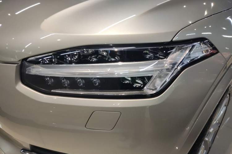 Used Volvo XC90 New Energy 2019 E-Drive Hybrid T8 Prestige 7-Seater China VI Standard Left Front Headlight