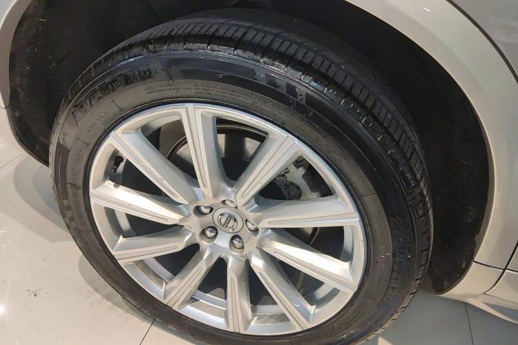 Used Volvo XC90 New Energy 2019 E-Drive Hybrid T8 Prestige 7-Seater China VI Standard Right Rear Wheel Hub