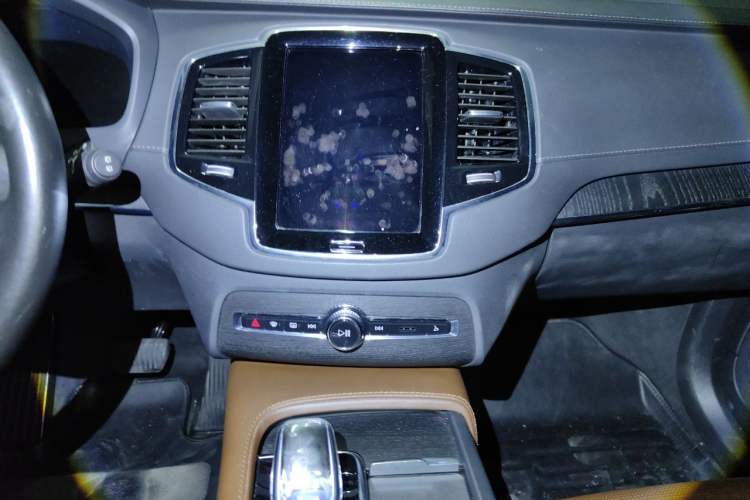 Used Volvo XC90 New Energy 2020 E-Drive Hybrid T8 Luxury Flagship 7-Seater Audio And AC Panel