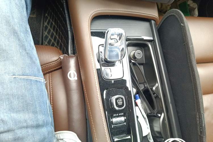 Used Volvo XC90 New Energy 2020 E-Drive Hybrid T8 Luxury Flagship 7-Seater Gear Lever