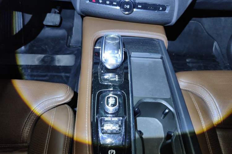 Used Volvo XC90 New Energy 2020 E-Drive Hybrid T8 Luxury Flagship 7-Seater Gear Lever