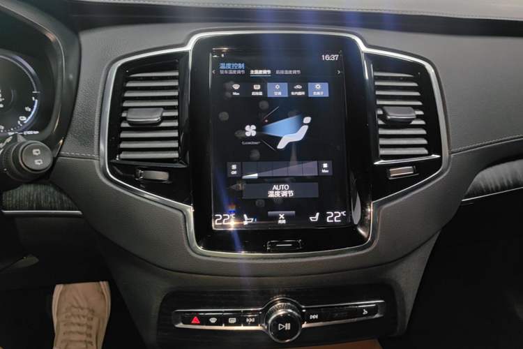 Used Volvo XC90 New Energy 2021 E-Drive Hybrid T8 Luxury Flagship 7-Seater Audio And AC Panel