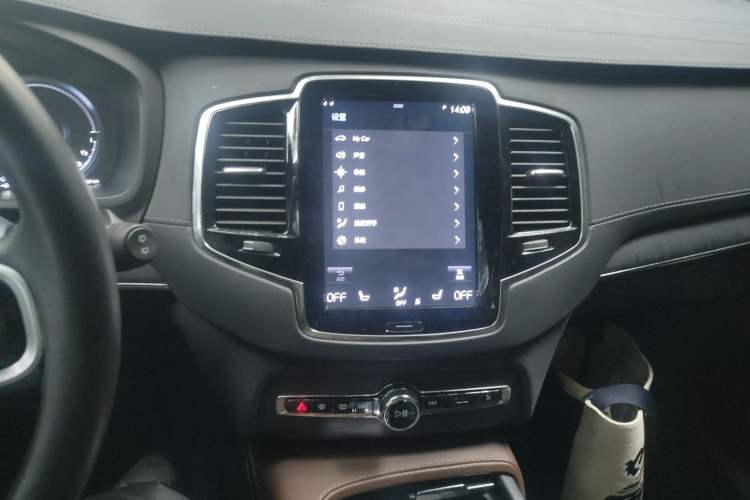 Used Volvo XC90 New Energy 2021 E-Drive Hybrid T8 Luxury Flagship 7-Seater Audio And AC Panel