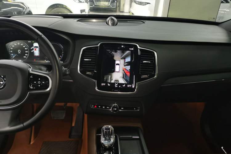 Used Volvo XC90 New Energy 2021 E-Drive Hybrid T8 Luxury Flagship 7-Seater Audio And AC Panel