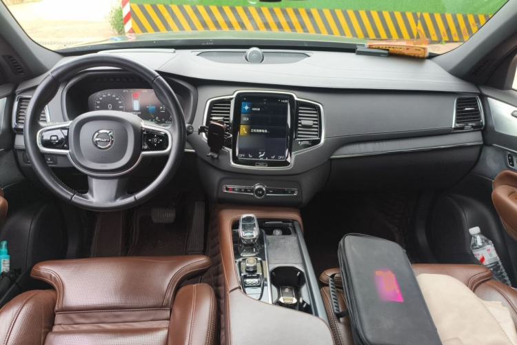 Used Volvo XC90 New Energy 2021 E-Drive Hybrid T8 Luxury Flagship 7-Seater Center Console