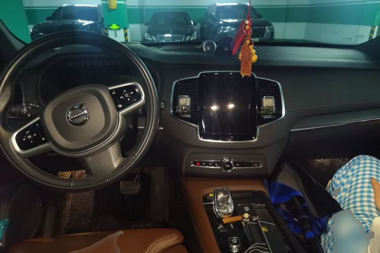 Used Volvo XC90 New Energy 2021 E-Drive Hybrid T8 Luxury Flagship 7-Seater Center Console