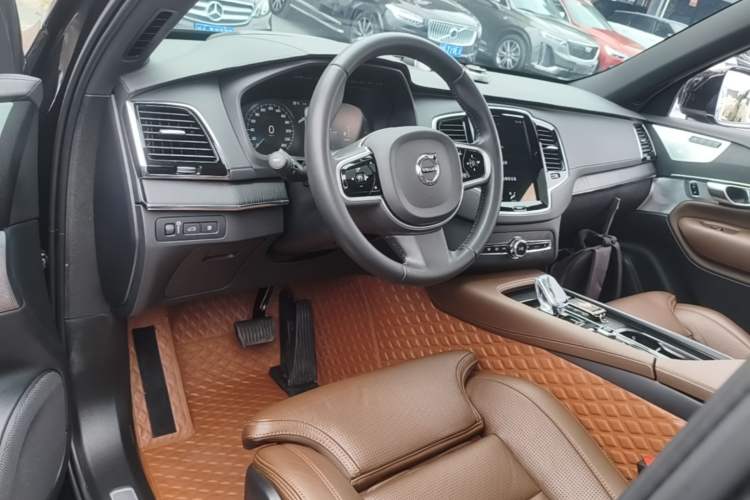 Used Volvo XC90 New Energy 2021 E-Drive Hybrid T8 Luxury Flagship 7-Seater Center Console